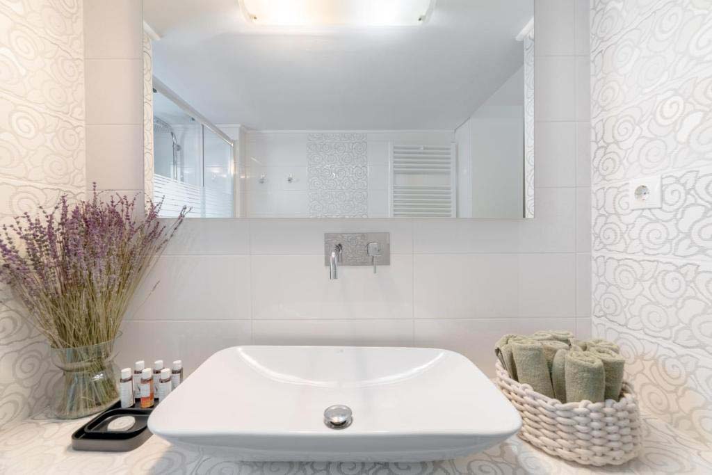 Foothills of Thiseio - Nevermind Property Management