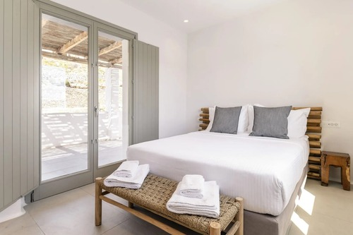 Ornos Villas Myconos - Nevermind Property Management