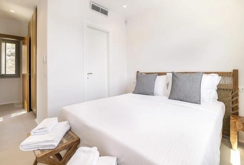 Ornos Villas Myconos - Nevermind Property Management